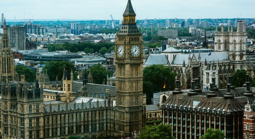 Berendelték az orosz nagykövetet Londonban az éjjeli kijevi támadás után