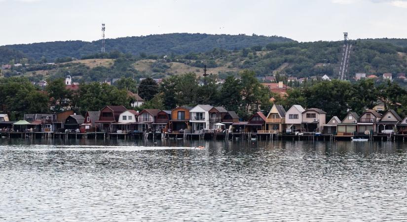 Fotókon az ország egyik legtisztább esztergomi tava - a budapestiek nevezték el