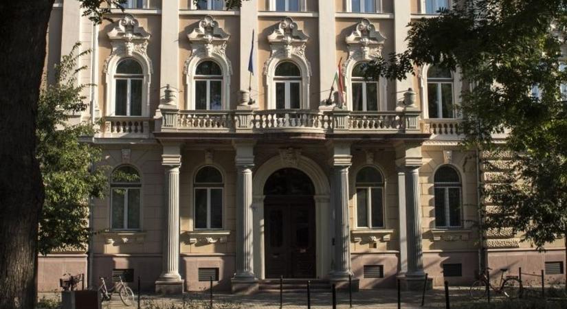 „Ez egy vicc bírónő!" – kifakadt az ítéleten a rendőröket bántalmazó férfi a kecskeméti bíróságon