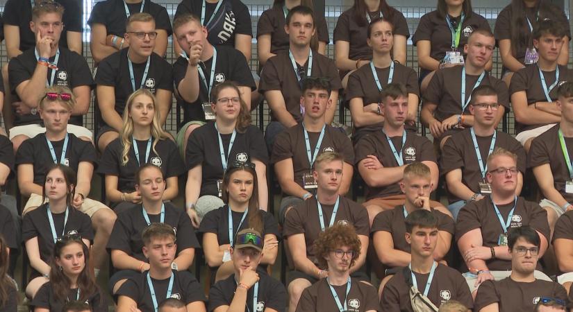 SZE: Gólyahéttel hangolnak az elsősök