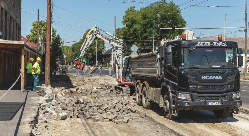 Mintegy 14 milliárdos fejlesztés zajlik Debrecen legforgalmasabb kereszteződéseiben