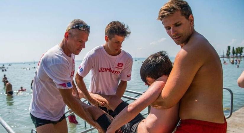 Tragédia a Balatonnál: egy idős nő holttestére bukkantak a strandolók
