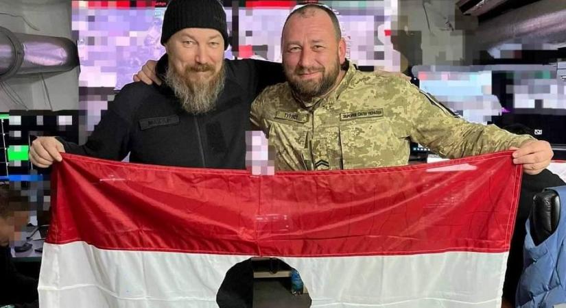 Uszításba kezdett a liberálisok gyöngyszeme: védelmébe vette a kitiltott ukrán parancsnokot