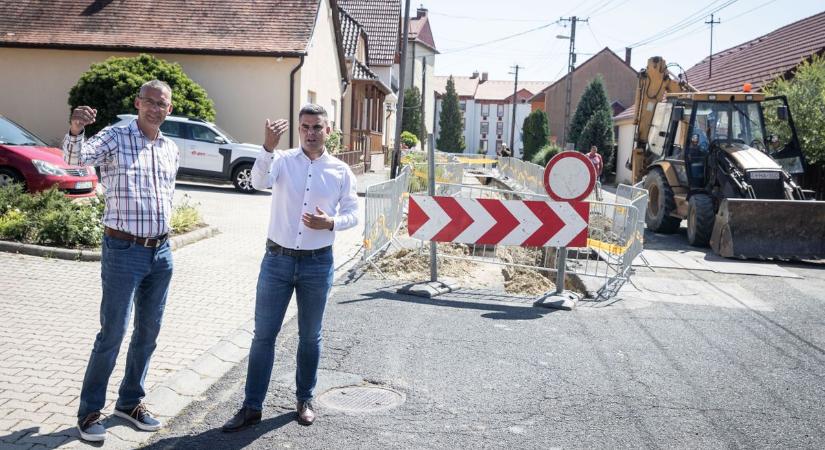 Nincs gáz: a búcsút megtartják a városrészben, miközben a közműveket cserélik (galéria, videó)