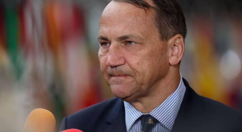 A lengyel külügyminiszter meghívta Szijjártó Péter kitiltott emberét