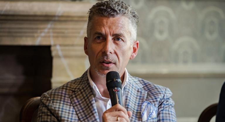 Rákay Philip tagja egy privát angol elitklubnak, nem kerülhet be akárki