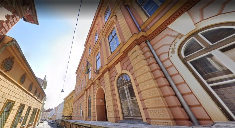 Örömhír: kétmilliárd forintnál is több jön a Janus Gimnázium felújítására