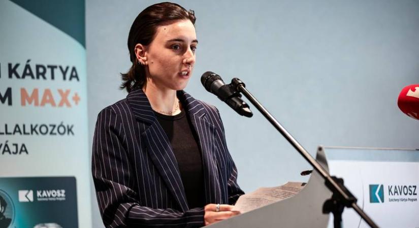 „Szeretek megosztó témákkal foglalkozni” - A Kneecapről is írt a Junior Prima Díj idei indexes díjazottja, Gáll Anna