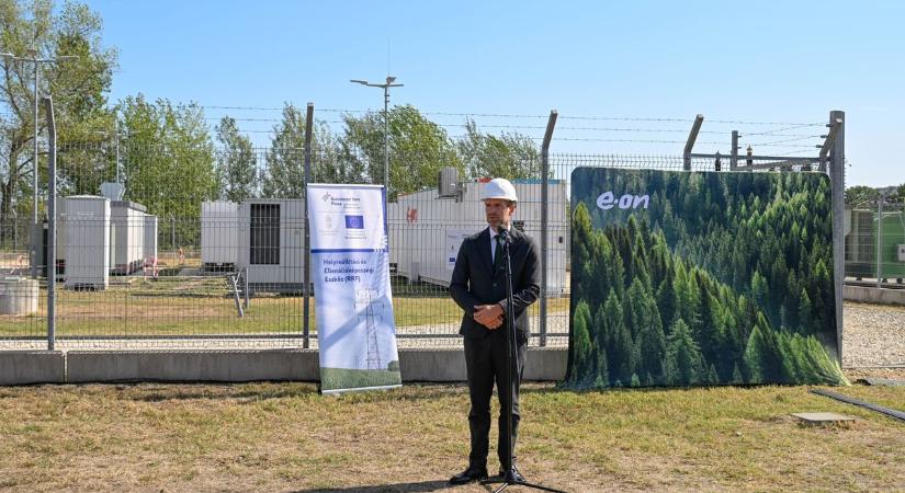Korszerű akkumulátoros energiatárolóval növeli zöldenergia-kapacitását az E.On