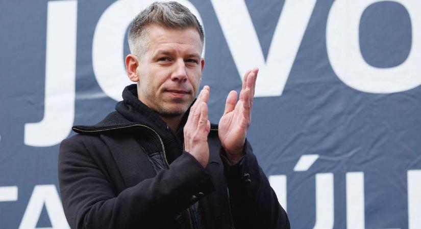 Elárasztották Orbán Viktor oldalát a tiszás kamuprofilok, Magyar Péter sírva könyörög, hogy segítsenek