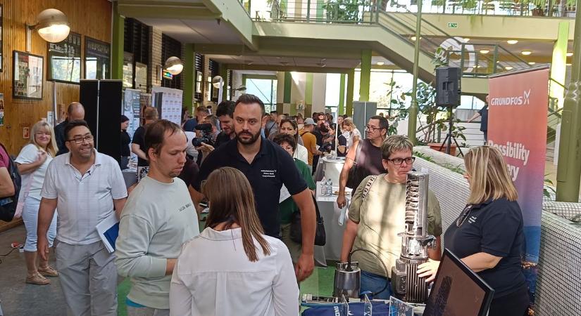 Bér, közelség, biztonság – ezt keresték a munkavállalók a dunaújvárosi állásbörzén