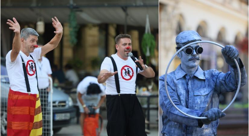 Szenzációs képek a mutatványosokról, bohócokról– miattuk fogták a hasukat az emberek a belvárosban