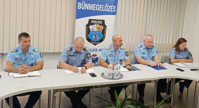 Éjjelente nem két rendőr járőrözik Szolnokon – a rendőrség elmondta a valóságot az elmúlt hetek eseményeiről