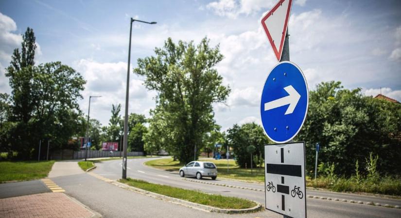 Ezeken a kérdéseken buknak el a legtöbben a KRESZ vizsgán, te tudod a helyes választ? Teszteld a tudásod!