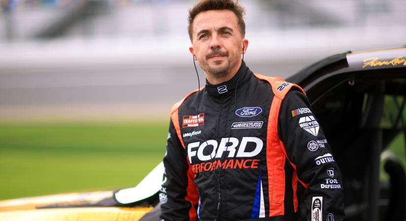 NASCAR: Frankie Muniz leesett egy létráról, nem indulhat a hétvégi futamon