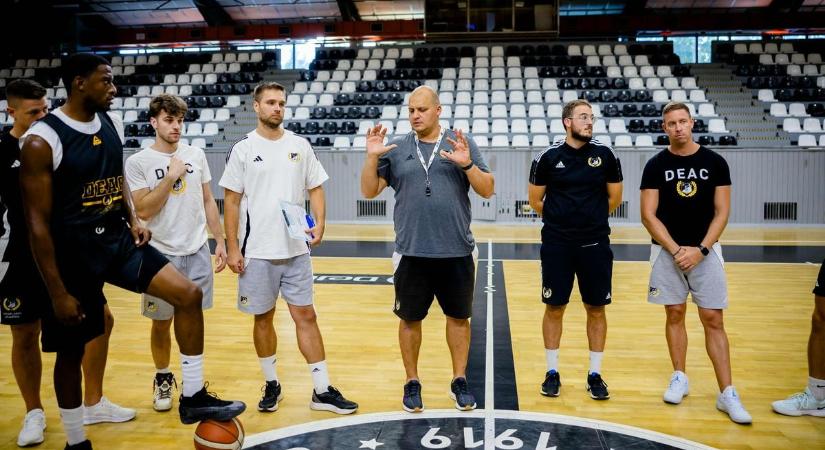 Felkészülési tornán debütálnak a DEAC kosarasai