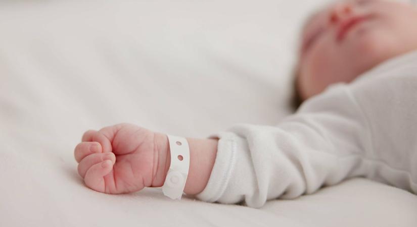 Kisbabát sodort veszélybe egy anya: „Mozdulatlan volt, és teljesen biztos voltam benne, hogy halott”