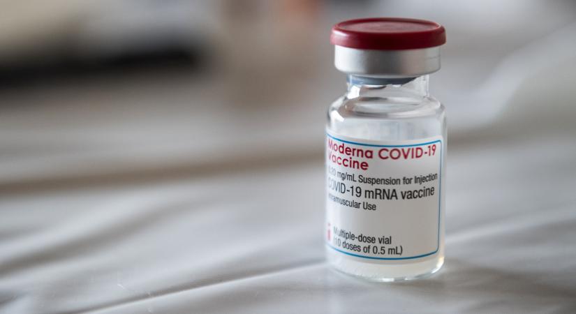Átlátszó: Kidobják a megmaradt, már kiolvasztott vakcinákat