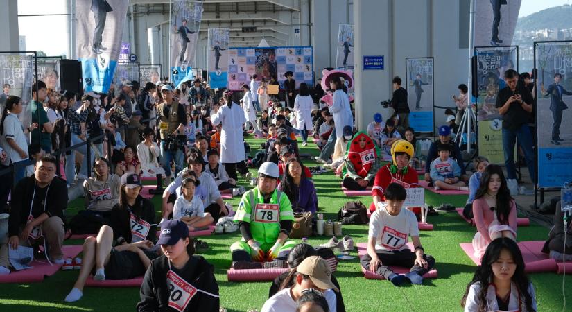 Egy punkzenész a semmittevés 2025-ös világbajnoka, a sportág már 11 éve hasít