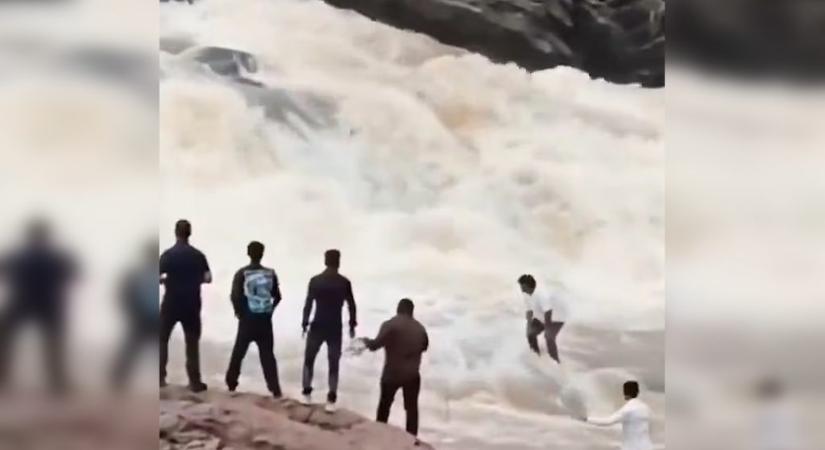 Egy vízesésnél videózott, de elsodorta az ár – 6 napja nem találják a 22 éves indiai youtubert