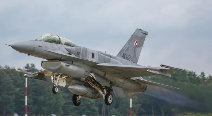 Szörnyű képsorok: lezuhant egy lengyel F-16-os