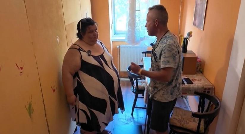 Életveszélyben van a közel 200 kilós nagykőrösi asszony, Schobert Norbi sietett a segítségére – videó