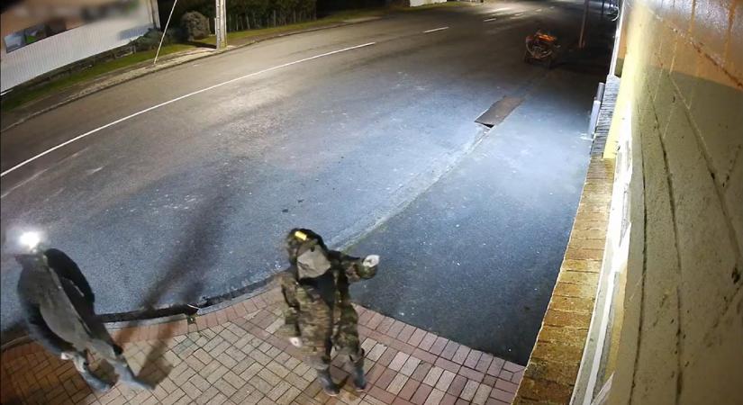 Egy térfigyelő kamerán látni vélték a férfit, aki négy éve tűnt el a három gyerekével