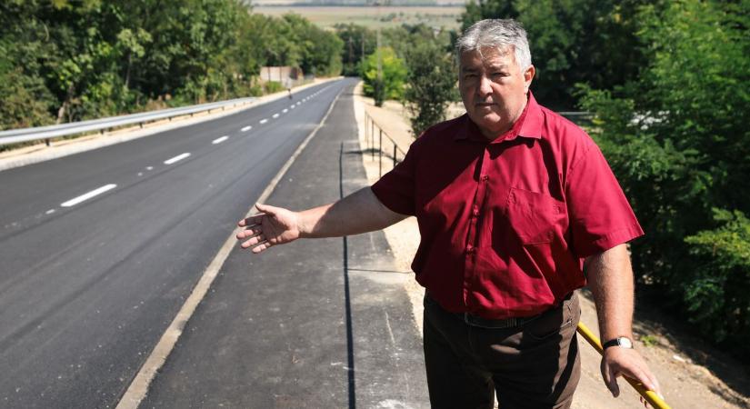 Felújították Győrújbarát legmeredekebb útját, járdát is kapott