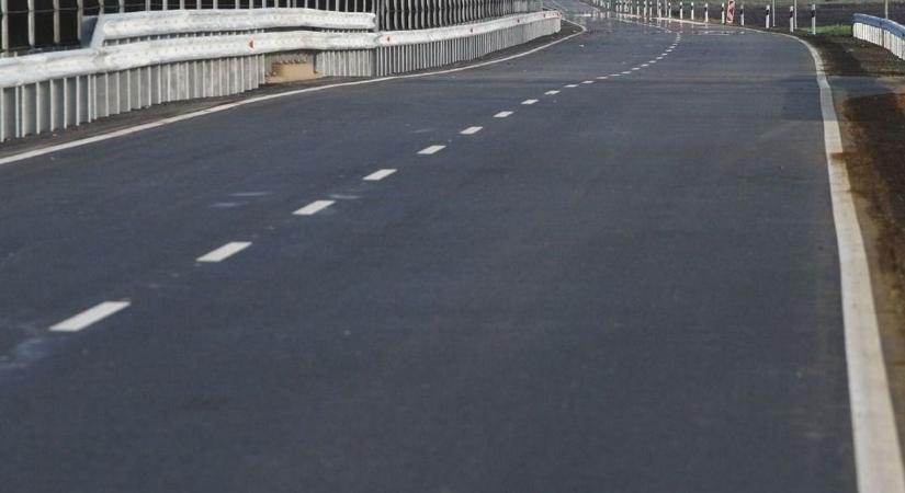 Döbbenet, mit fotóztak a 26-os főútnál – ezért kell minden gyereket megtanítani arra, hogyan rollerezzen