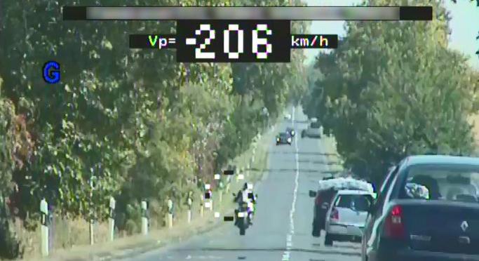 206-tal száguldott egy motoros az 57-esen – ennyire büntették