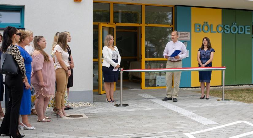 Megnyílt a Zöldike: 28 apróság zengi be az új bölcsődét Keszthelyen