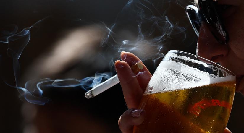 A cigifilterek nem szűrnek, hulladékként pedig pusztítóak, be kellene hát tiltani őket