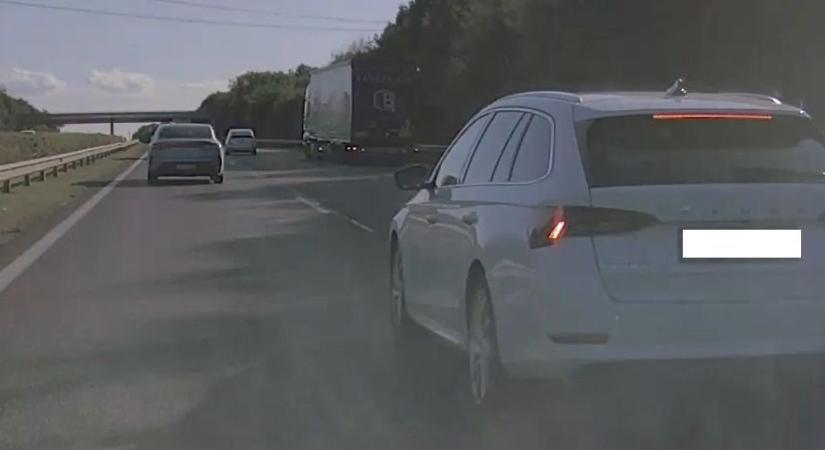Begőzölt sofőr rémítette halálra a fiatal édesanyát az M7-esen - videó