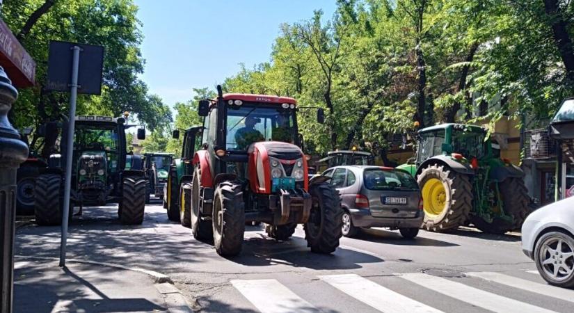A gazdák a szárazság, a szakszervezetek a minimálbér miatt készek tüntetni