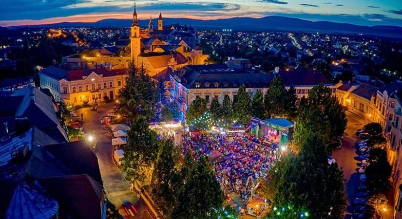Kulturális kavalkád Veszprémben: kiállítás, koncert, könyvklub és filmek egyetlen nap alatt