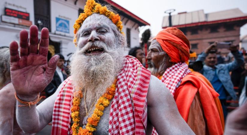 Ezentúl nyugodtan sétálhatnak meztelenül a hinduizmus szent emberei egy nepáli templomban