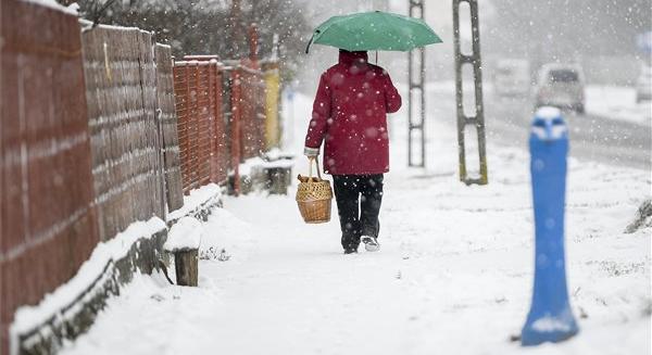3-6 centi hó érkezik északkeletre, több megyére figyelmeztetést adtak ki az ónos eső veszélye miatt