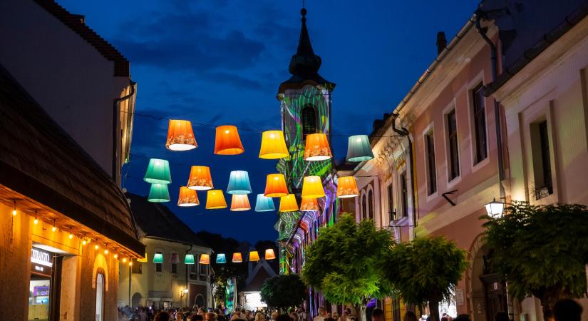 Szentendre, az ezerarcú művészváros színpompás fesztivállal zárja a nyarat