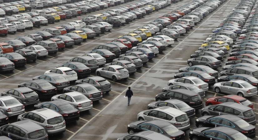 Hétfőtől olcsóbb az okostelefonos parkolás, pályahasználat