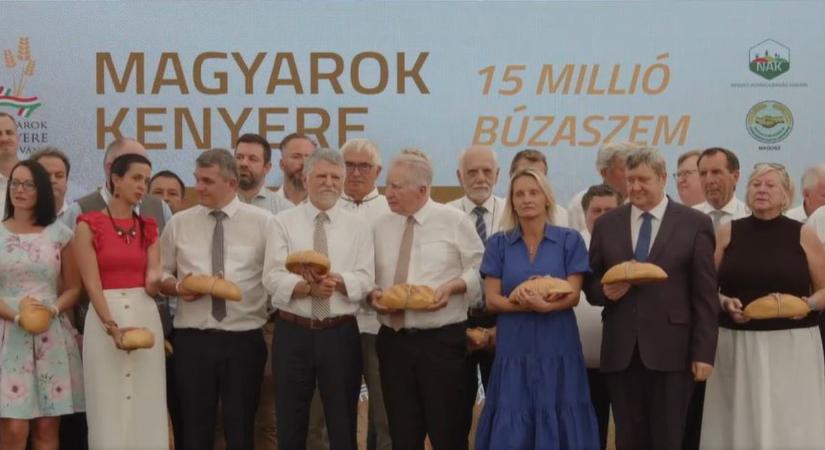 Ünnep a magyar gazdák tiszteletére: Búzaösszeöntő Ünnepséget tartottak Edelényben  VIDEÓ