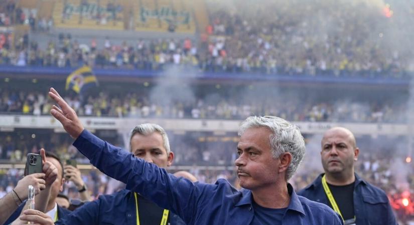 Kirúgták José Mourinhot a török Fenerbahcétól, amiért nem jött össze a Bajnokok Ligája-szereplés