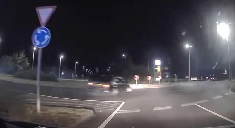 Videó: Hajnalban gyakorolta a driftelést egy debreceni BMW-s, de pont a rendőrök előtt