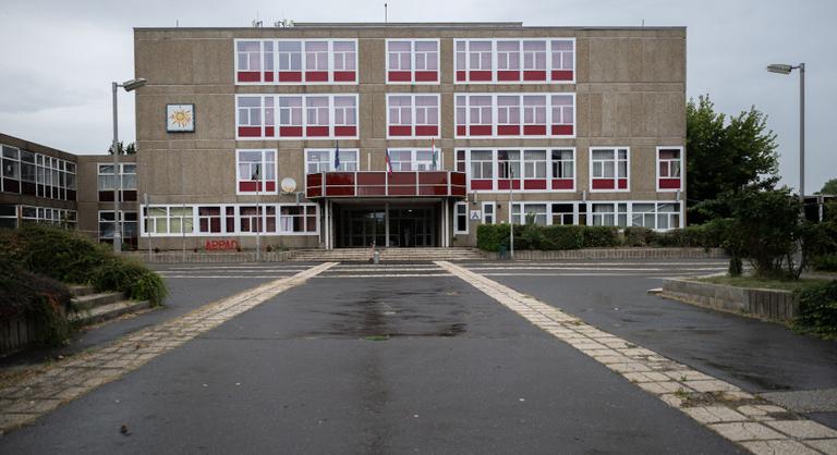 Továbbra is fertőzött a kollégiumi víz Székesfehérváron, eddig 12 intézményt teszteltek