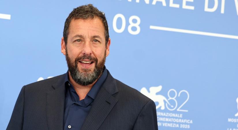 Lányai is elkísérte Adam Sandlert a Velencei Filmfesztiválra