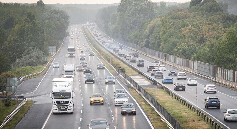 Több kilométeres terelések kezdődnek az M7-esen
