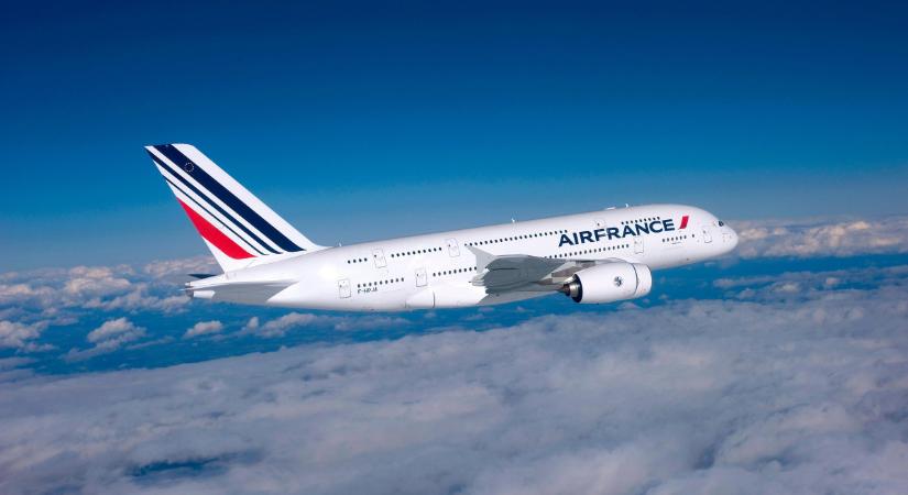 Budapestről indult, hirtelen a föld felé vette az irányt az Air France gépe