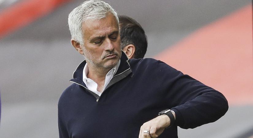 Menesztették José Mourinhót