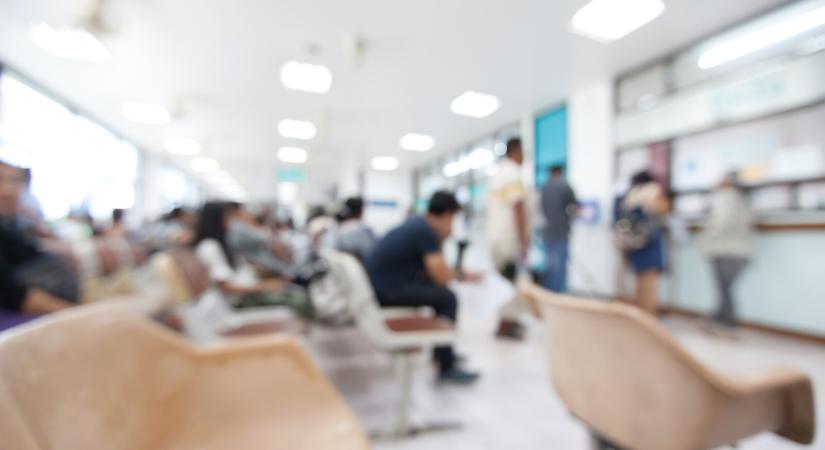8,5 órát várt a rákbeteg arra, hogy két percre ránézzen egy orvos