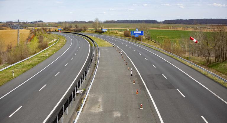 Forgalmi káosz várható az M7-esen: több szakaszon egyszerre kezdenek dolgozni