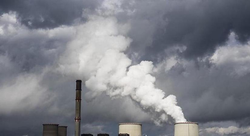 Kapott a kormány 100 milliárdot az uniótól – de senki nem lát belőle egy vasat sem
